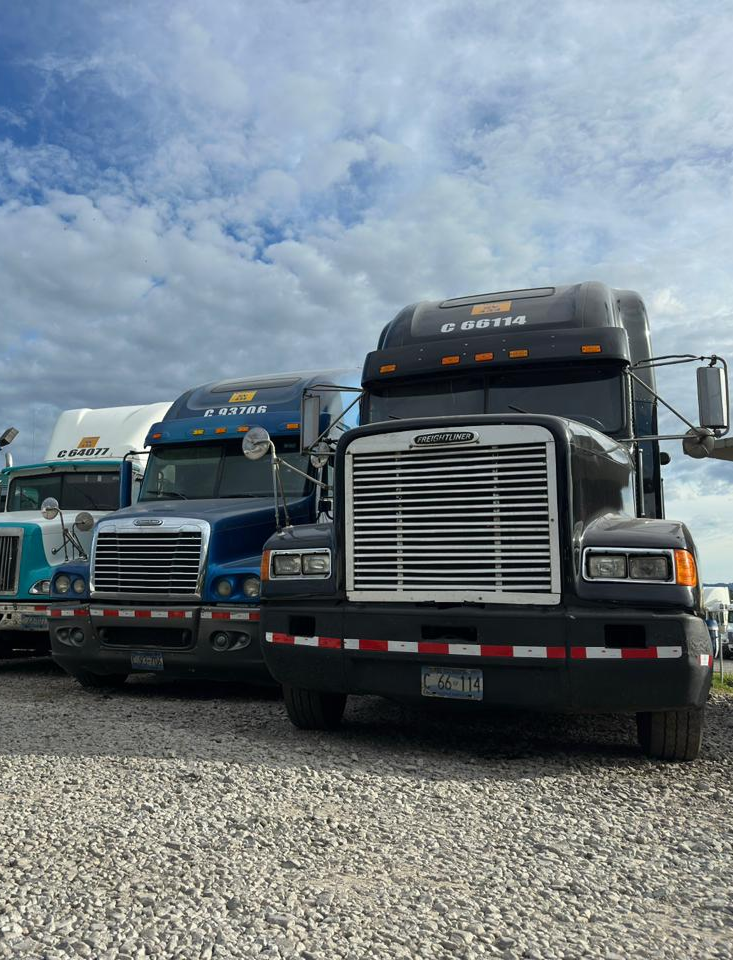 Persona contactando a Transportes Durán